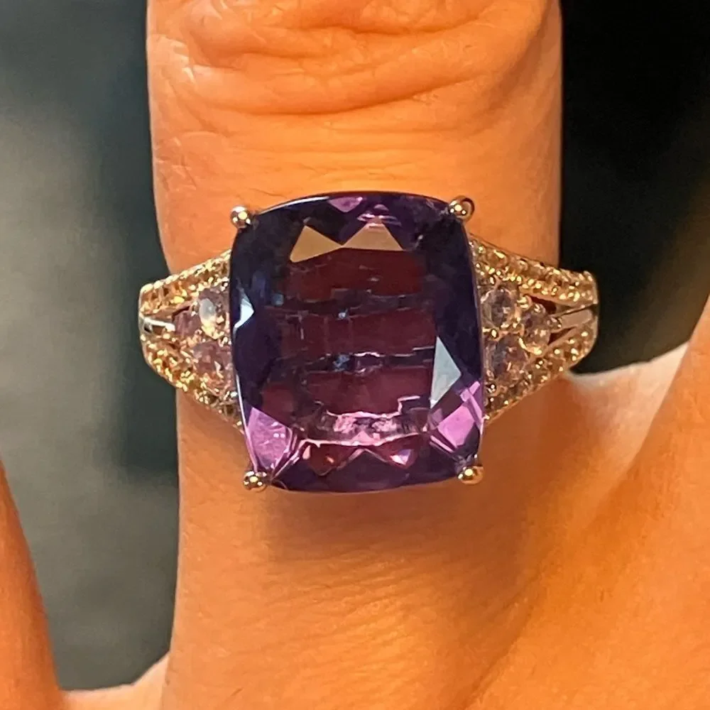 Djoy this ring